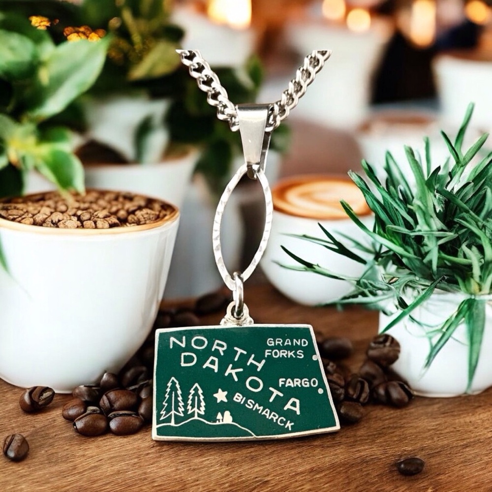 🆕 Vintage North Dakota Pendant Necklace Enamel/Stainless Steel